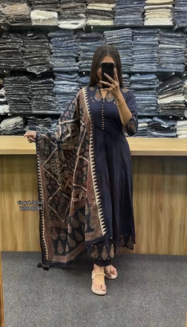 Screenshot_20251114_173547 Viyank grown 3piece